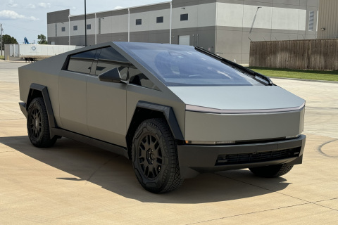 Anthracite-Grey-Vinyl-Wrapped-Cybertruck