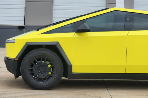 Gloss-Yellow-Vinyl-Wrapped-Cybertruck