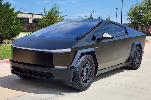 Satin-black-Gold-Dust-Cybertruck
